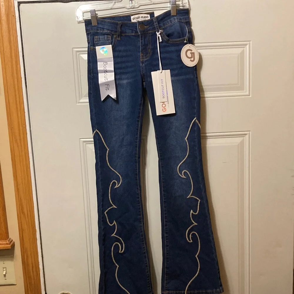 Blue Jeans with Embroidered Design 0‎ NWT